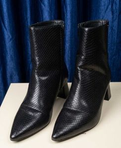 black faux Leather casual Chelsea boots for woman