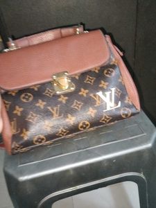 louis vuitton first copy sling bag