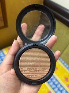 MAC Extra Dimension Skinfinish Highlighter