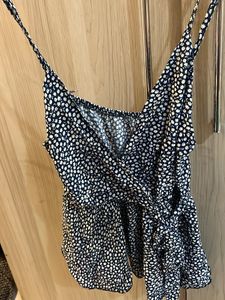 pretty sleeveless v neck top