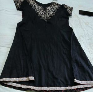 Elegant Black Embroidered Kurta