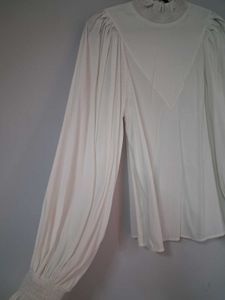 White balloon sleeves top