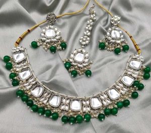 Elegant Kundan Necklace Set with Maang Tikka