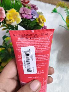 Biotique Fruit Brightening Depigmentation and Tan