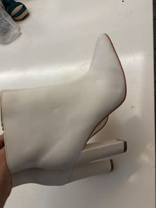 Chic White Pointed Toe Ankle Boots