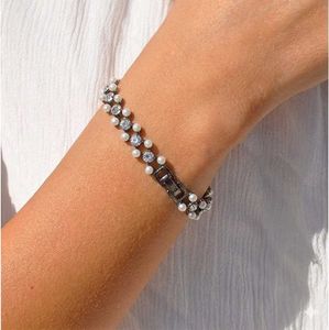 Elegant Pearl and Crystal Bracelet