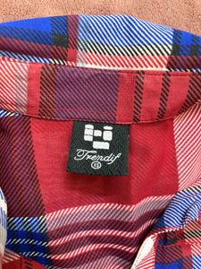 Trendif | Sleeveless Plaid Shirt
