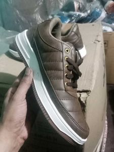 NEW NO USED CASUAL SHOES FOR MAN.