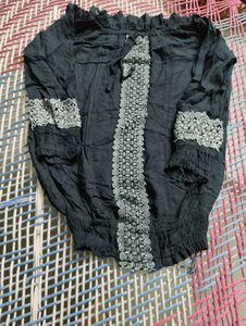 black top and  grey pant