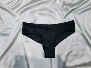 🇳🇿💫🎀Chic Black V-Cut Thong Panty