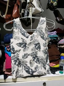 Sleeveless Casual top