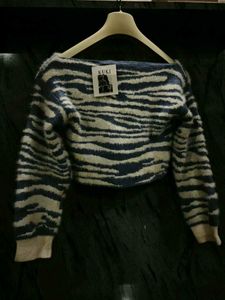 Stylish Tiger Print Cropped Sweater