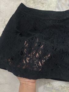 Chic Black Lace Mini Skirt