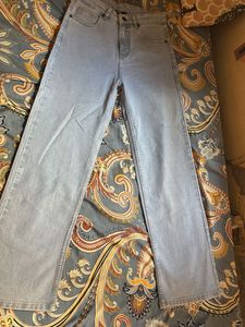 Light Wash Wide Leg Jeans (28) SIZE