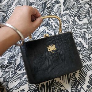 🏴Vintage Cara Black Box Handbag🏴