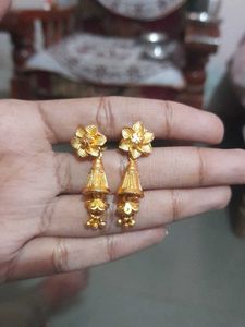 Elegant Gold Flower Earrings