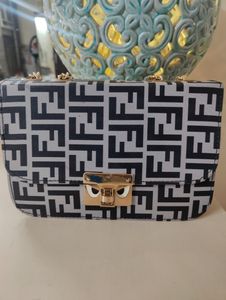 Qaeru FF Print Sling bag In Excellent Condition