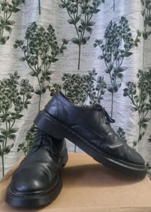 Classic Black Leather Derby Shoes for men