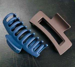 Matte Hair Claw Clips – Set of 2