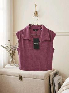 branded  Sleeveless Collared Crop Top