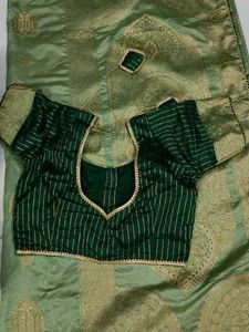 Elegant Green Silk Saree With Blouse