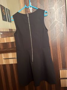 Classic Black Sleeveless V-Neck Dress