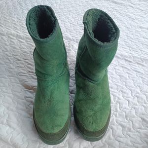 Auth Ugg fur top forest green suede boots