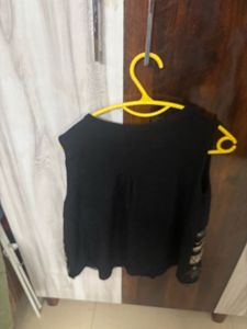 Chic Black Sleeveless Top