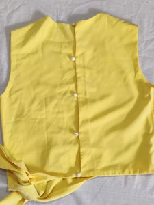 light yellow top back side pearl button