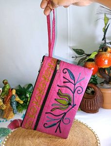 Embroidered Pink Hand Pyrse