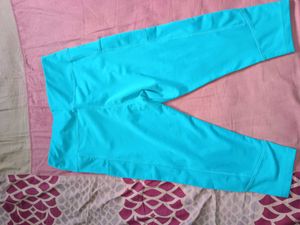 Turquoise Athletic Cropped Leggings