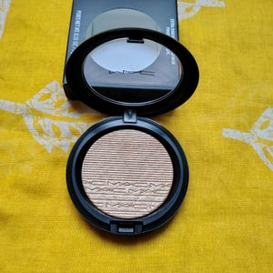 MAC Extra Dimension Skinfinish Highlighter