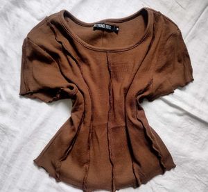 🌸Unique Brown Ribbed Lettuce Hem Top🌸