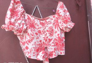 White 🤍 crop  Top With Red Flower Print 🍒