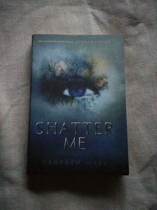 Shatter Me - Tahereh Mafi