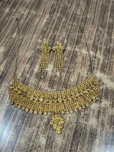 Stunning Gold & Crystal Necklace Set