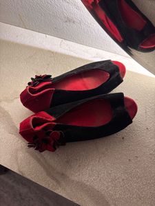 CLASSY RED FLOWER SANDLES