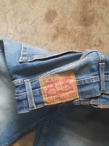 Levis Blue Wash Distressed Denim Jeans