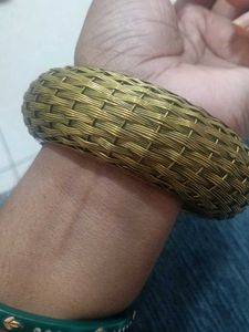 Elegant Gold-Tone Bangle Bracelet