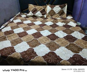 Brown & White Bed Sheet Set