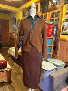 Brown knitted skirt