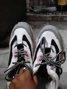 Women sports shoes