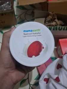 Mamaearth Beetroot Hydratful Moisturizing Cream