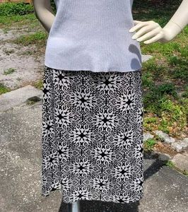 Last Call-VTG Hypnotized Black &amp; Cream skirt