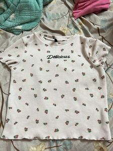 pink t shirt