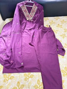 Embroidered Kurta pair with Mirror Work/malmal cot