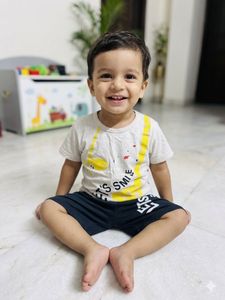 Cute Giraffe Print T-Shirt &amp; Shorts Set