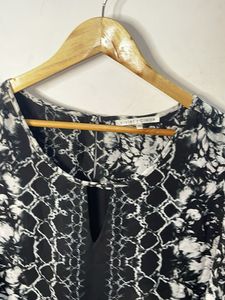 Chic Sleeveless Black &amp; White Print Top