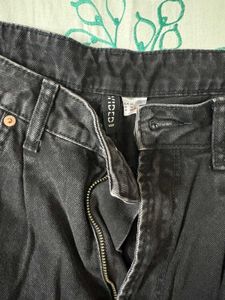 H&amp;M Divided Stylish High-Waisted Black Jean