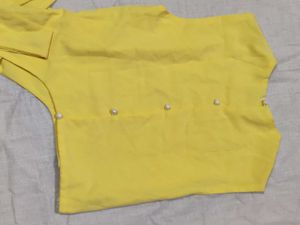 light yellow top back side pearl button